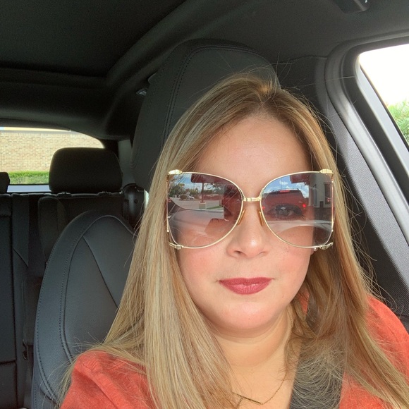 Meet your Posher, Amarillys - Picture 1 of 1